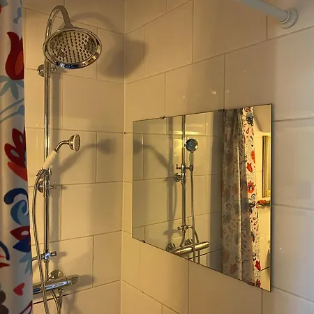 Let Op De Badkamer Moet Met Andere Gasten Gedeeld Worden