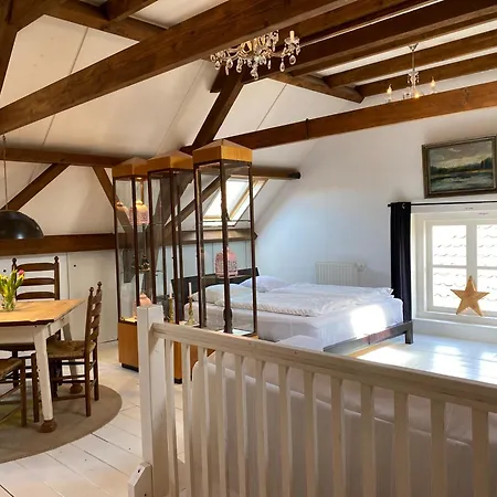 Let Op De Badkamer Moet Met Andere Gasten Gedeeld Worden *