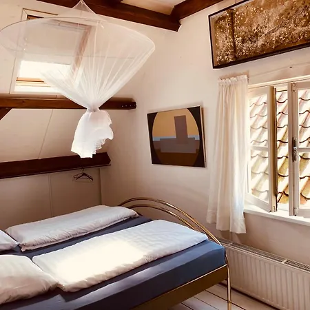 Let Op De Badkamer Moet Met Andere Gasten Gedeeld Worden *